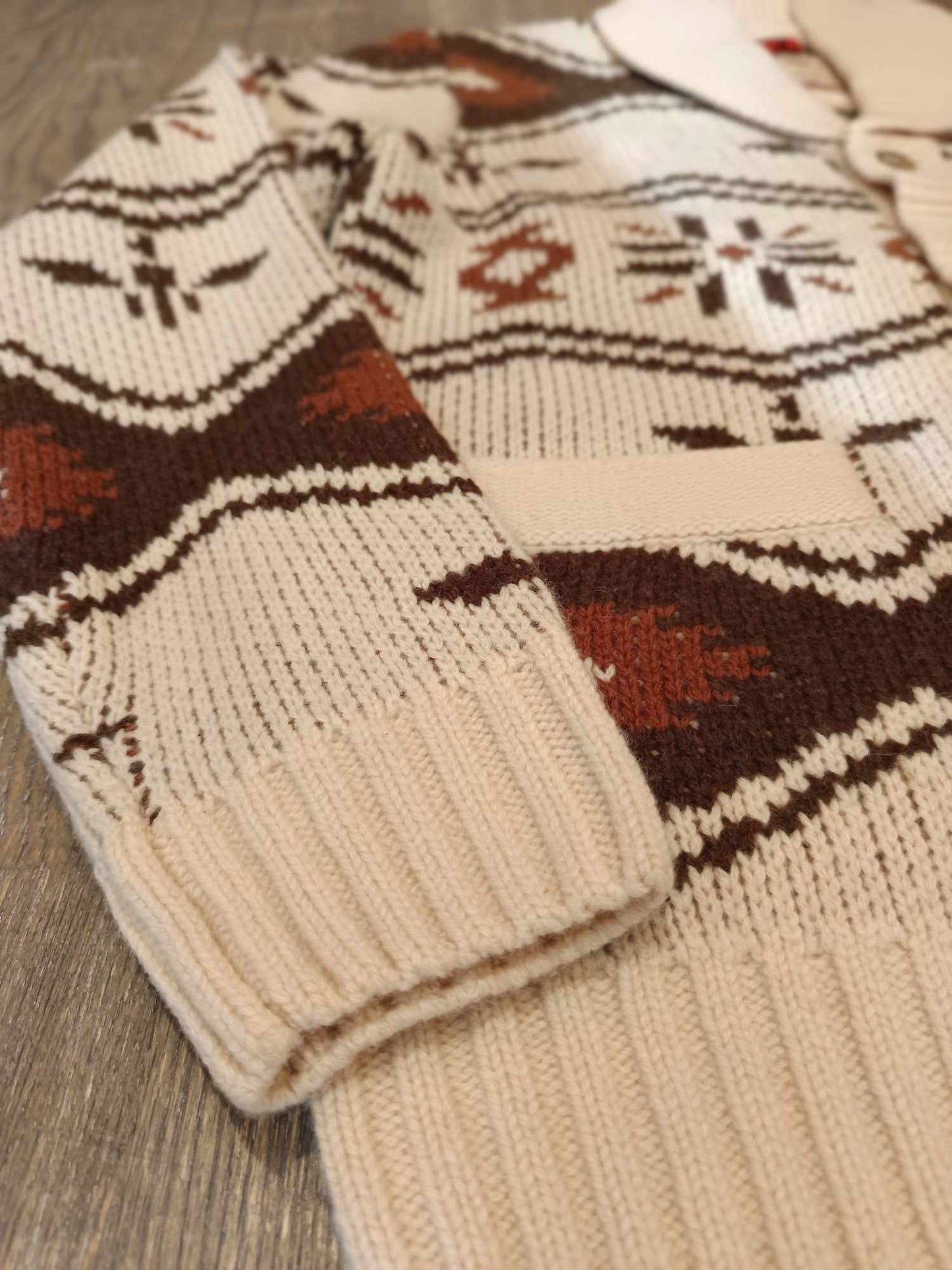 Iron and Resin - Cardigan wincha shawl natural