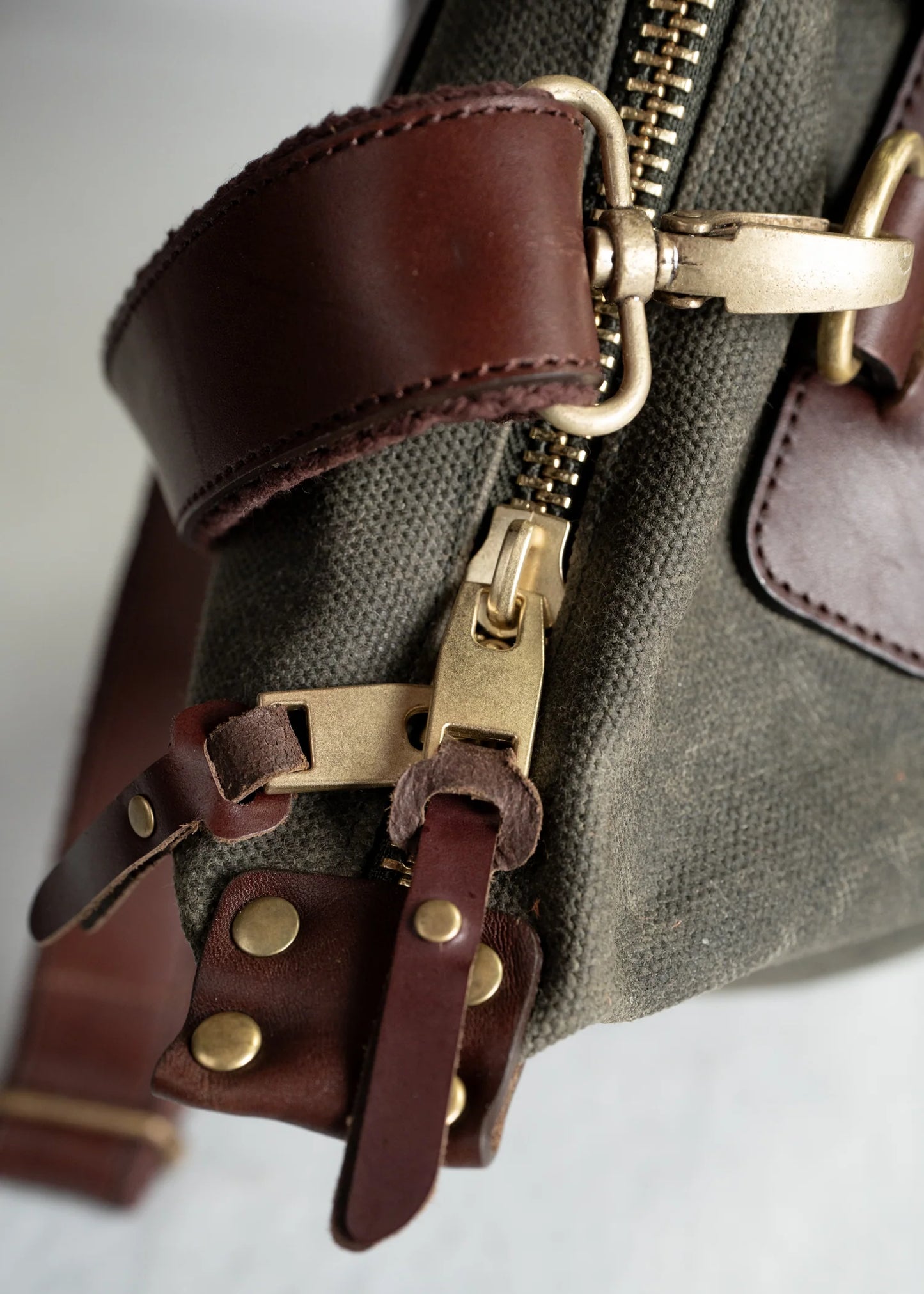 IRON AND RESIN - Overland Tote