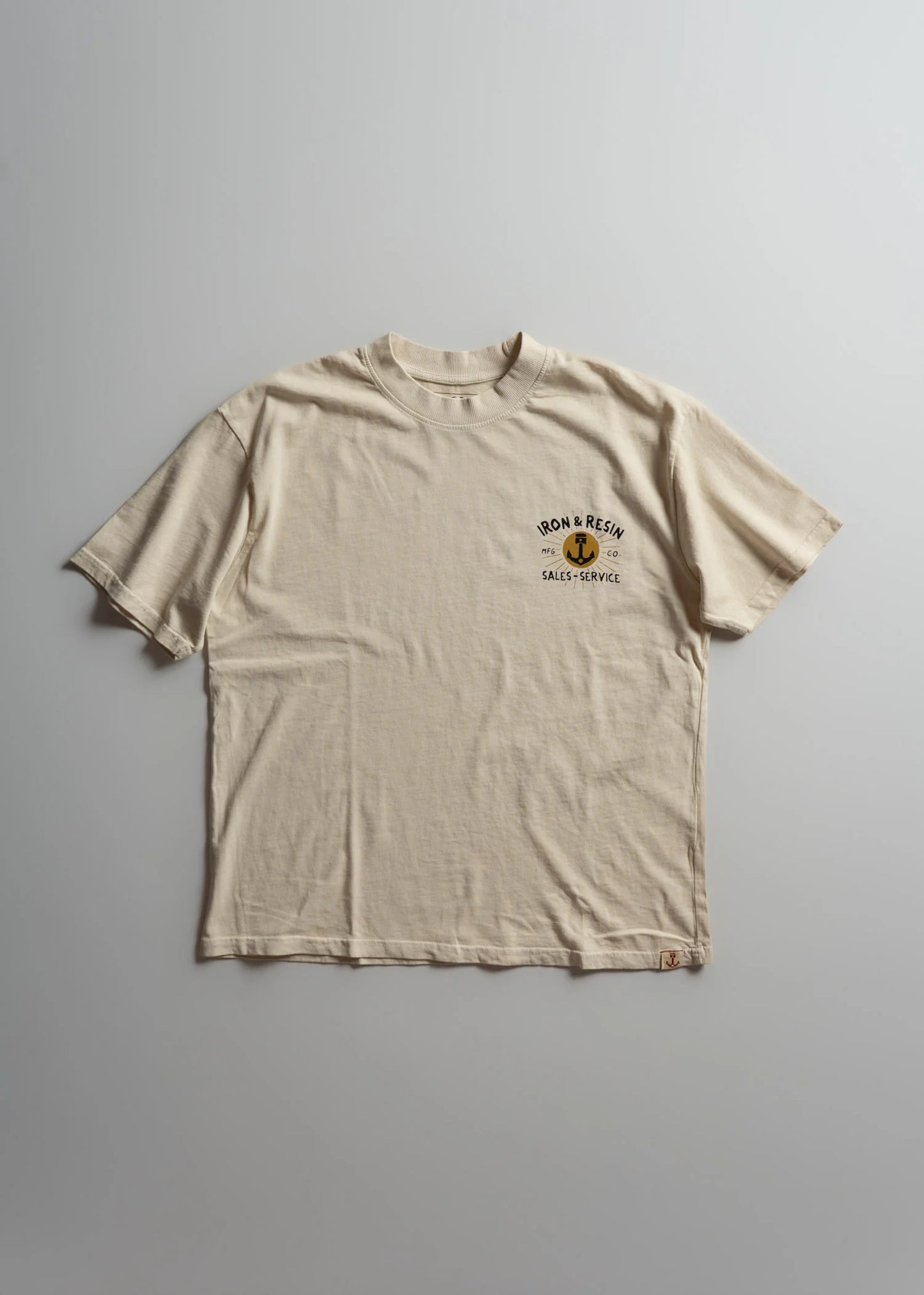IRON AND RESIN - Sales and service tee