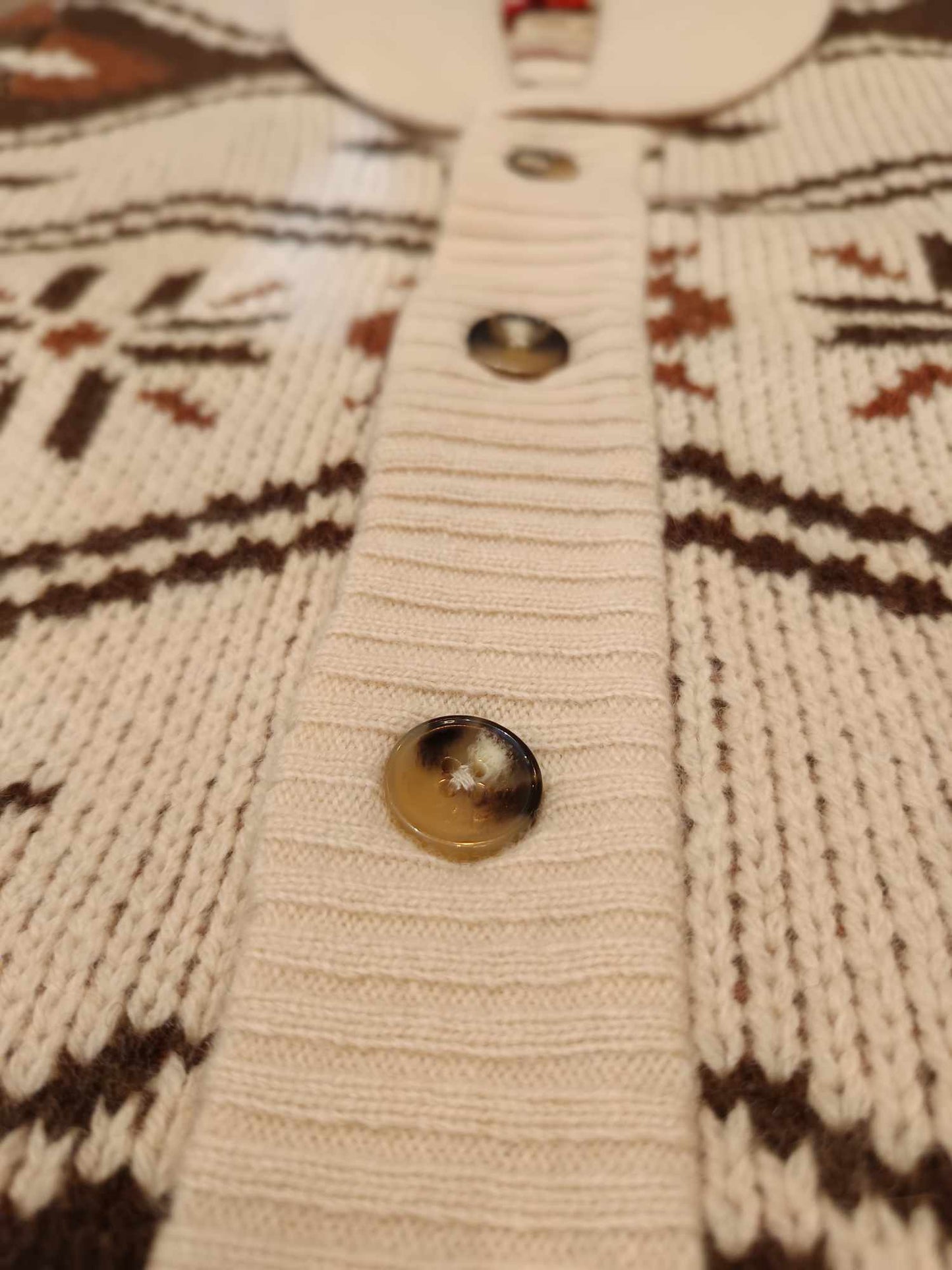 Iron and Resin - Cardigan wincha shawl natural
