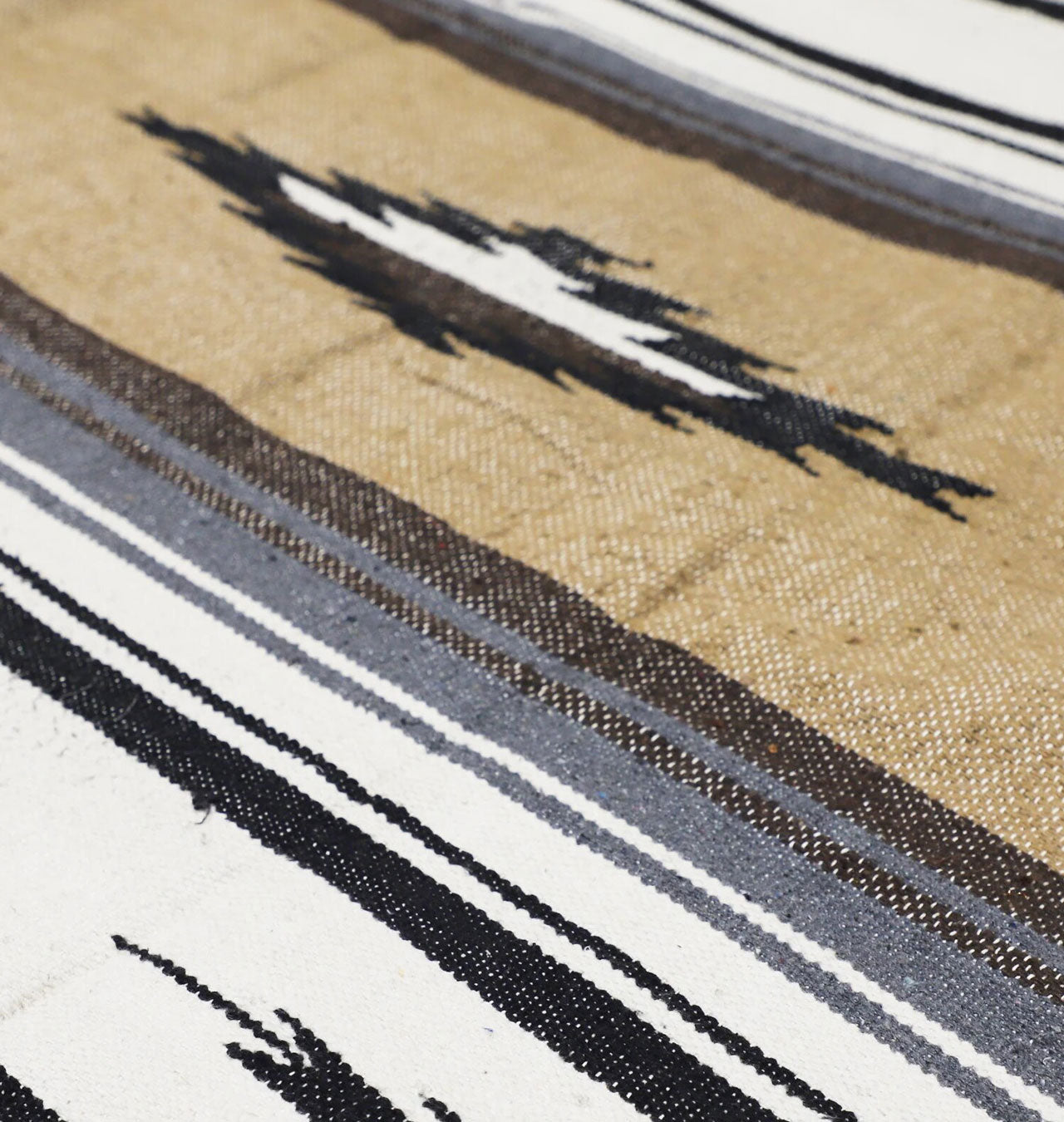 IRON AND RESIN - Calle Blanket