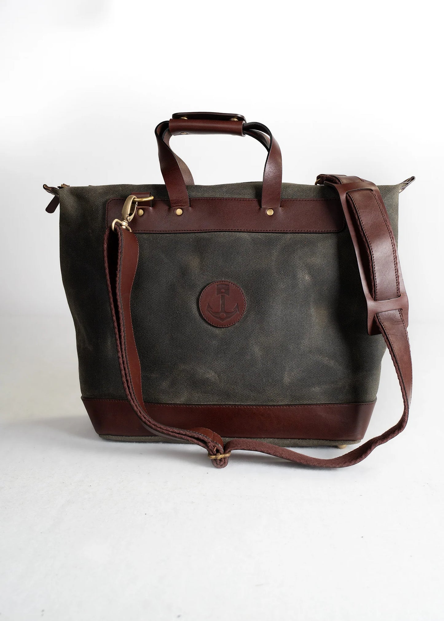 IRON AND RESIN - Overland Tote